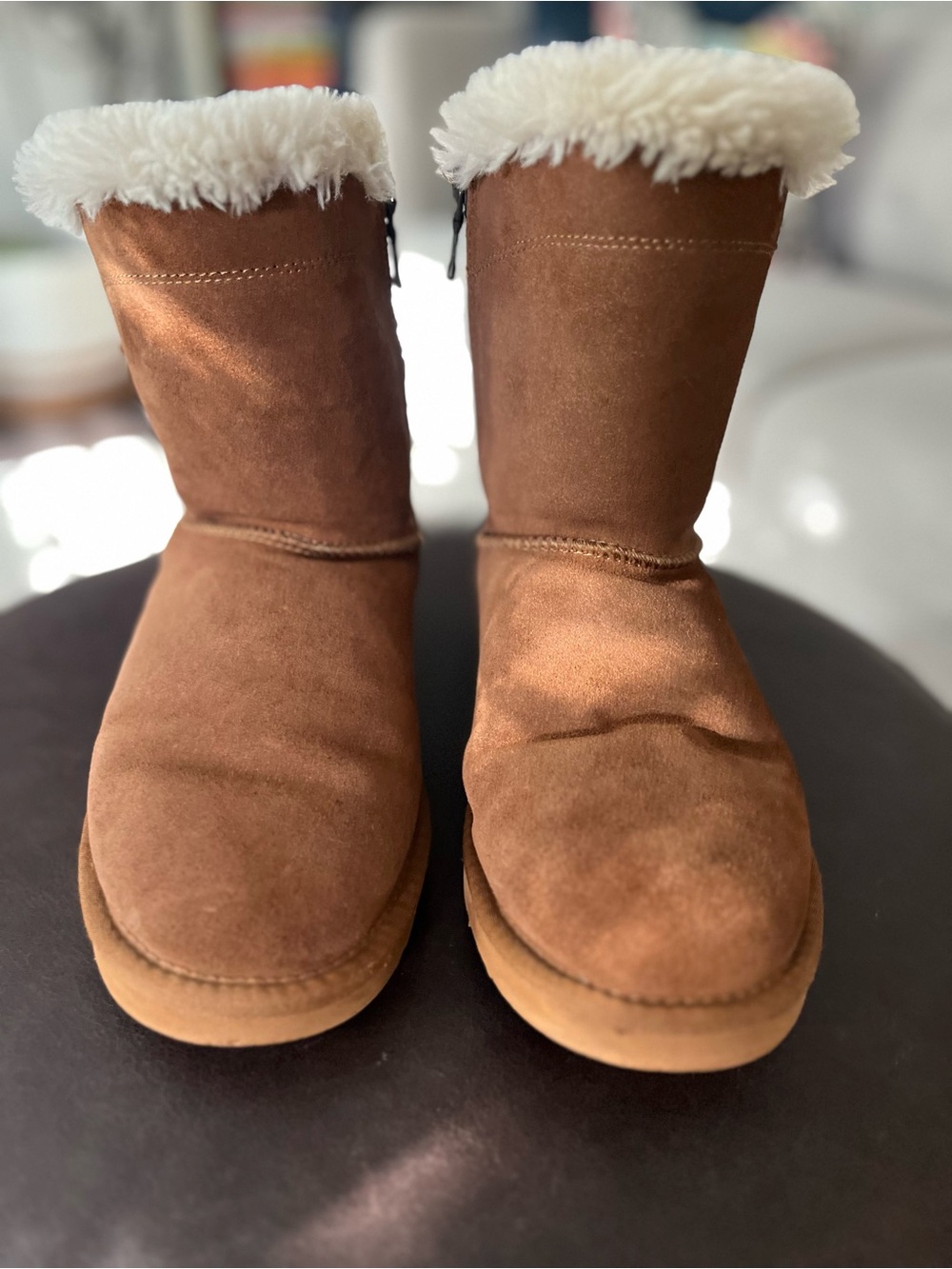 Lamo Woman’s Chestnut Suede Shearling Winter Boots - Size 8